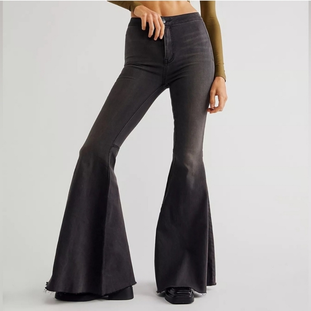 Free People Just Float On Super Flare Jeans size 29  equal to an 8